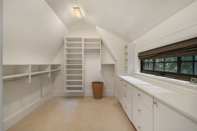 Building Photo - 2835 NE 40th Ave