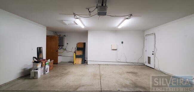 Building Photo - Lovely 3 Bedrooms 2 bath Home For Rent