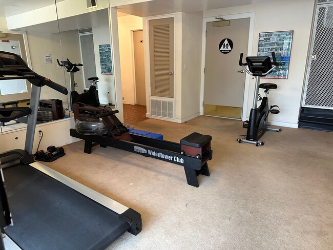 Building Photo - 204 Larkspur Plaza Dr