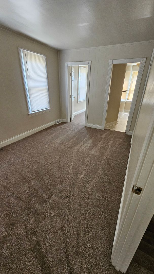 Building Photo - 3 Bedroom Duplex