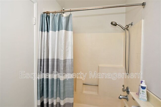 Building Photo - 807 S B St