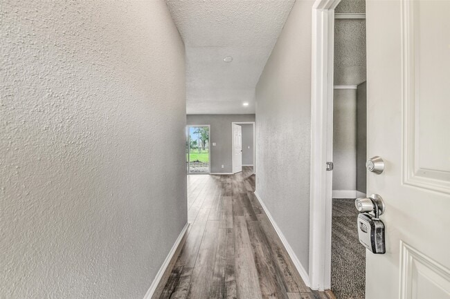 Building Photo - 405 Cherry St