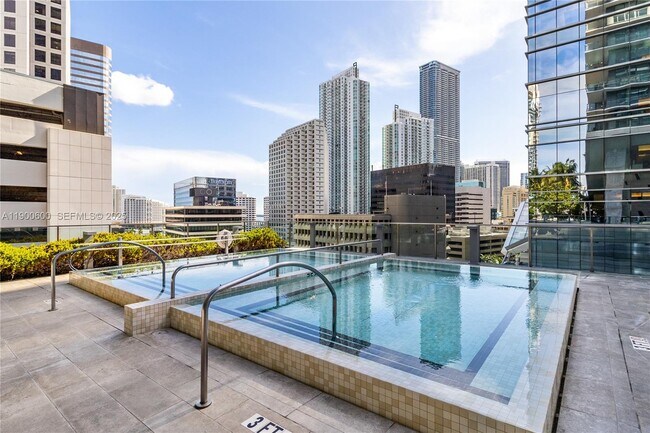 Building Photo - 68 SE 6th St