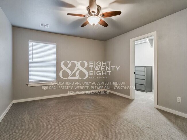 Building Photo - *AVAILABLE NOW!* Urban chic 3 bed/2.5 bath Townhome in West Norman!