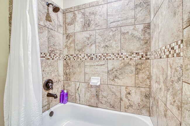 Building Photo - Westside area for Short or Long Term Rental(Completely Furnished) Beautiful 3 bed/2.5 baths