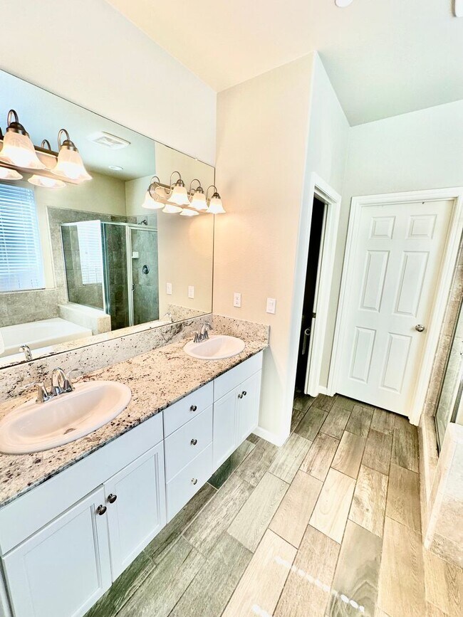Building Photo - North Clovis 3/3 with Bonus Room and Pool