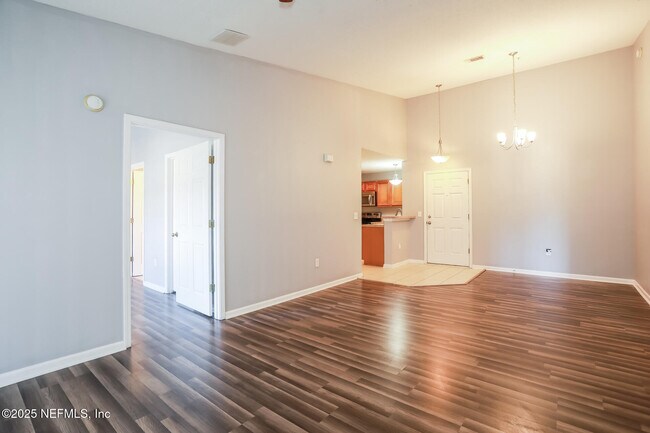 Building Photo - 6860 Skaff Ave