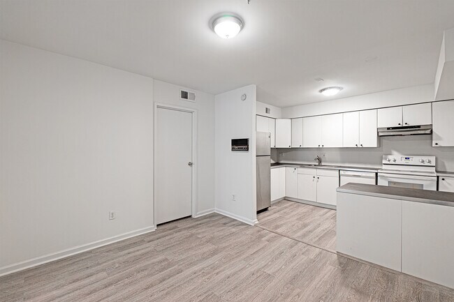 Building Photo - 6141 Edsall Rd
