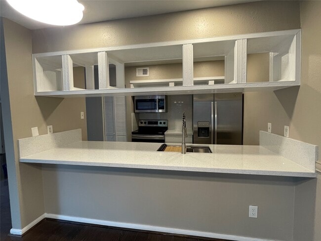 Building Photo - 12315 Glenview Dr