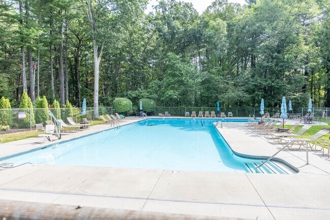 Building Photo - Spacious 2 Bedroom Townhouse in Tunxis Vil...