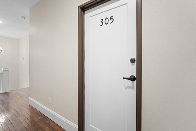 Building Photo - 702 20th St