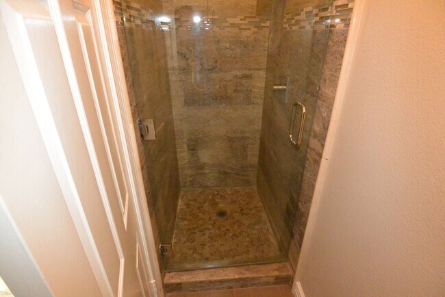 Building Photo - Beautiful Remodeled 2 Bed 2.5 Bath Condo in Pacific Ranch