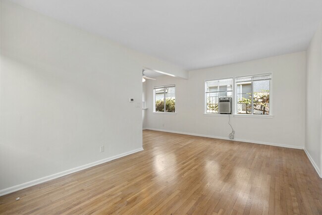 Building Photo - 4820 Inglewood Blvd