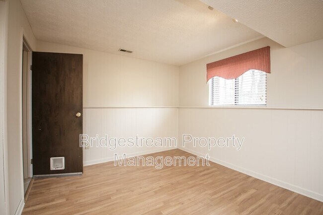 Building Photo - 2421 Bentree Ct