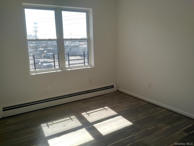 Building Photo - 680 Wortman Ave