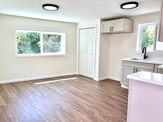 Building Photo - 1413 Ala Iolani St