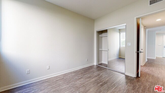Building Photo - 1545 S Bentley Ave