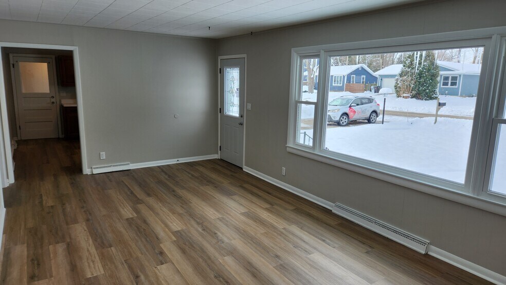 Building Photo - 6527 244th Ave