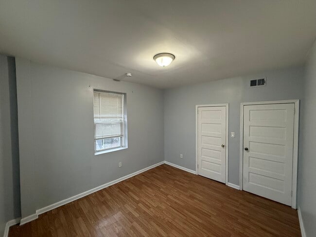 Building Photo - 423 Scott St