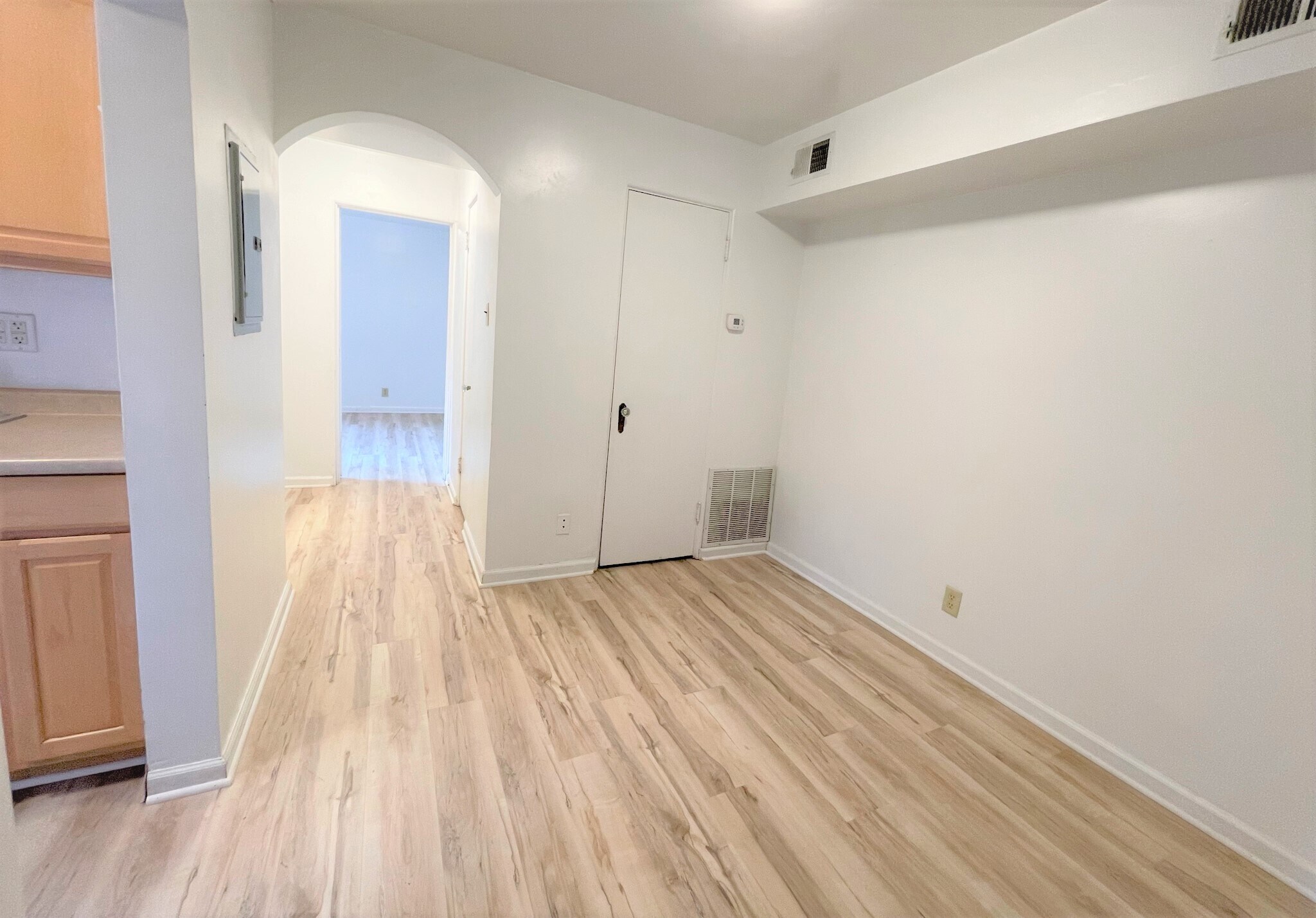 Building Photo - 5712 Phillips Ave