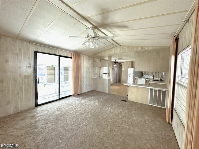 Building Photo - 280 Flame Ln