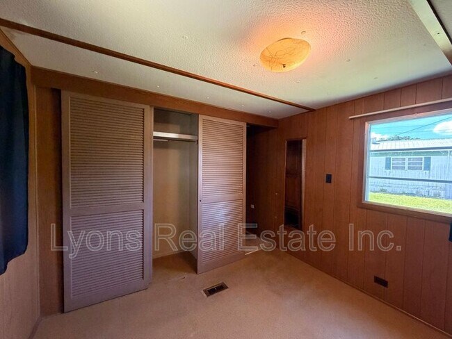 Building Photo - 140 Lamplighter Ln