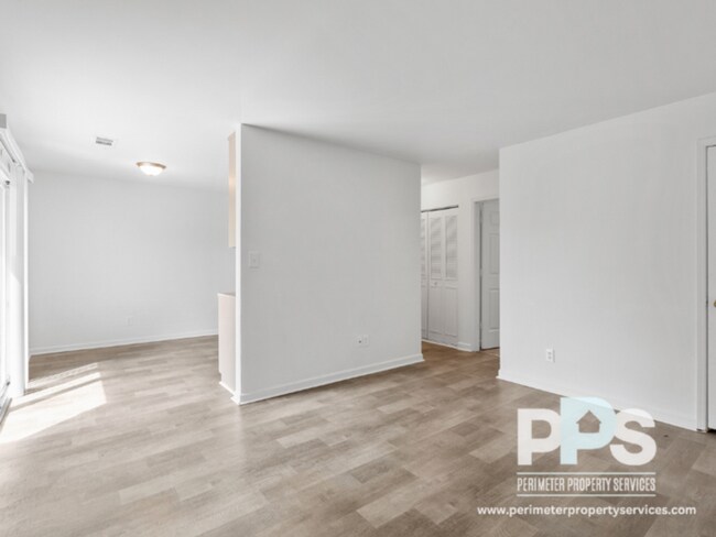 Building Photo - 1510-1512-1514 Pine Log Road