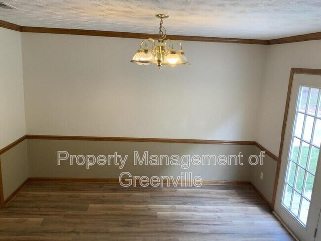 Building Photo - 207 Courtneybrook Trail