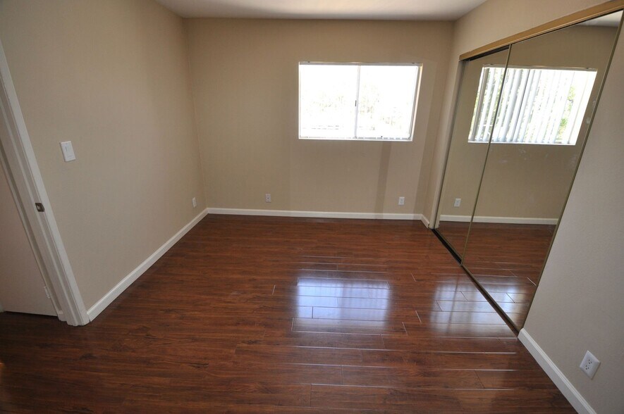 Building Photo - 5002 Tujunga Ave