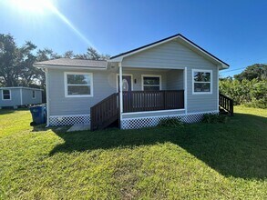 Building Photo - Charming & Completely Remodeled 3-Bedroom ...