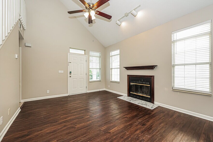 Building Photo - 909 Bexhill Ct S