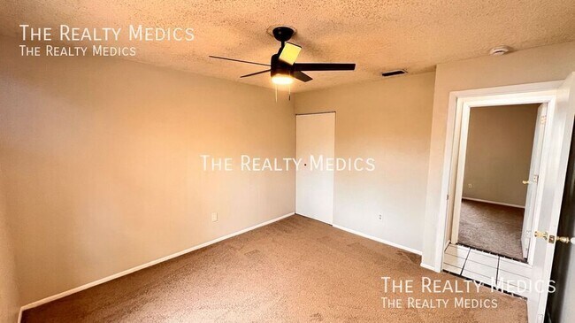 Building Photo - 3257 Dudley Dr