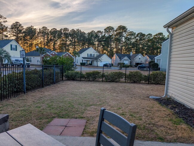 Building Photo - 4717 Farm Lake Dr