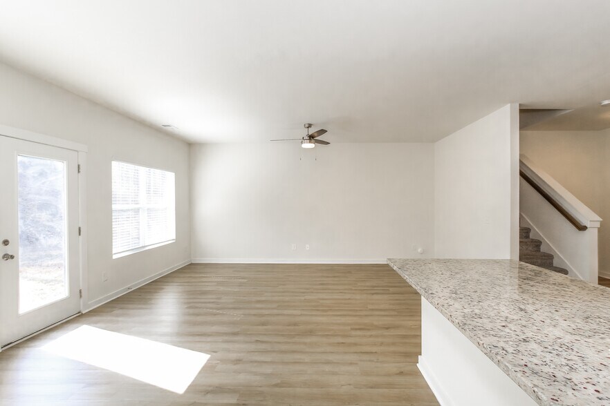 Building Photo - 12 Deer Creek Dr