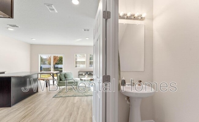 Building Photo - 6059 Carolines Ct