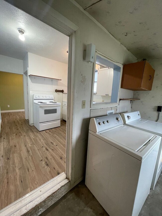 Building Photo - Quaint Single Level Home in New Plymouth