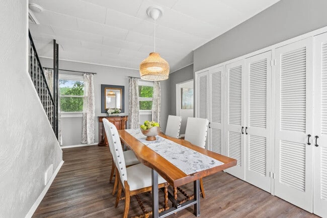 Building Photo - 3175 Rocky River Dr