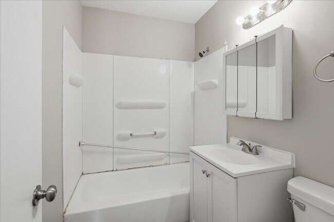 Building Photo - 3226 Voigt Dr