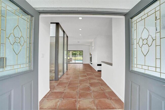 Building Photo - 16610 Royal Poinciana Ct