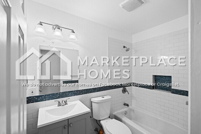 Building Photo - 2105 E Riviera Dr