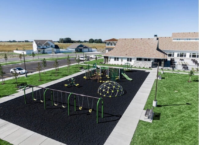 Building Photo - 3 Bed 2.5 Bath Townhome with Great Amenities