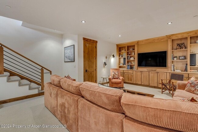 Building Photo - 138 Club Lodge Drive Unit B