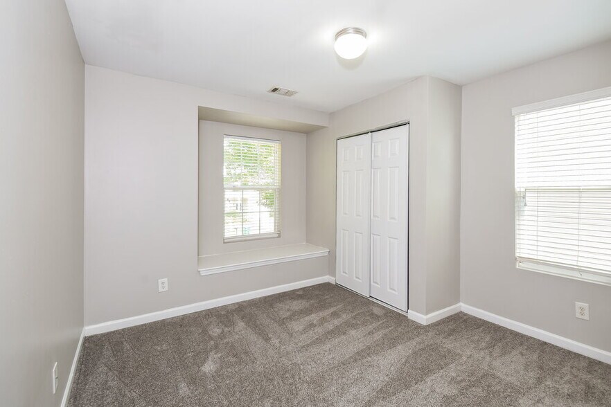 Building Photo - 307 Kaley Dr