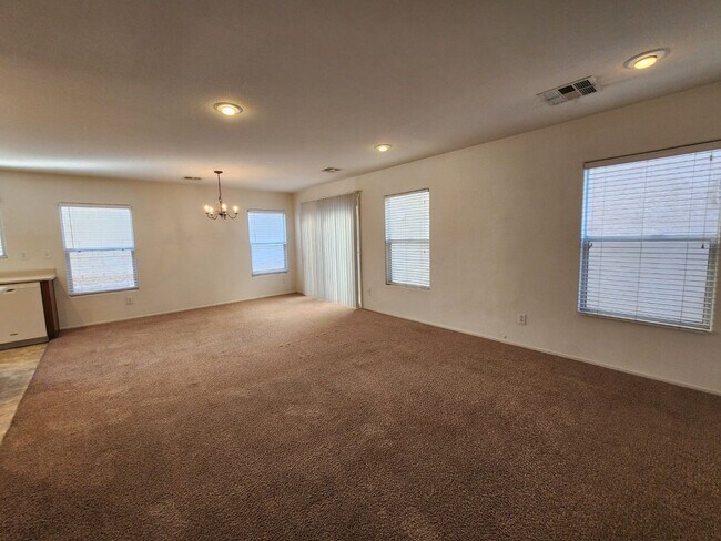 Building Photo - Great 2 Story Home in the SouthWest