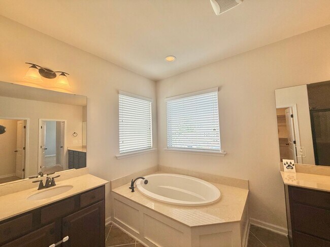 Building Photo - 4109 Bluff Oak Dr