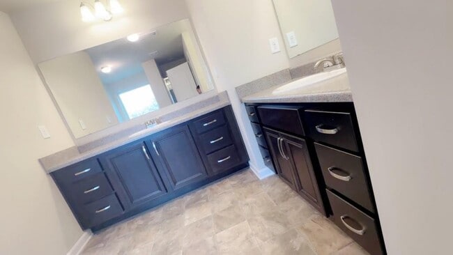 Building Photo - 4423 Lippencott Ln