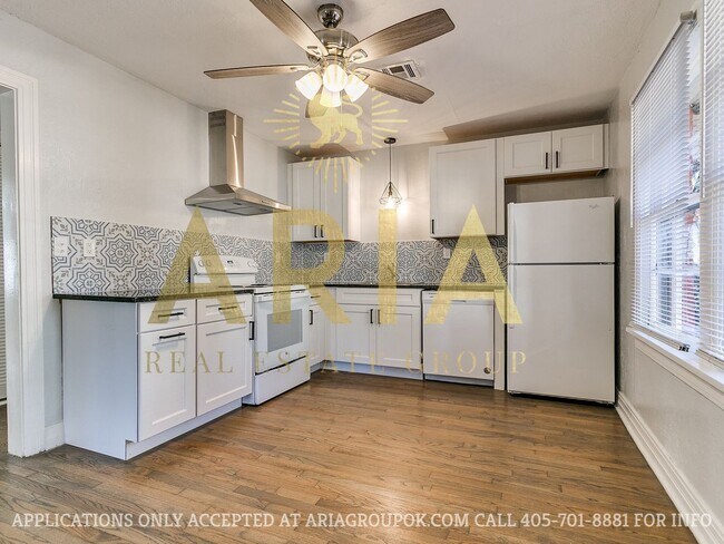Primary Photo - COMING SOON! 2 Bed/2 Bath Duplex Super Clo...