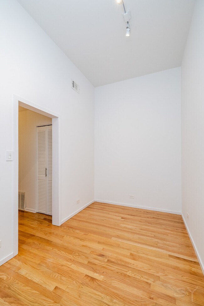 Building Photo - 1021 S State St