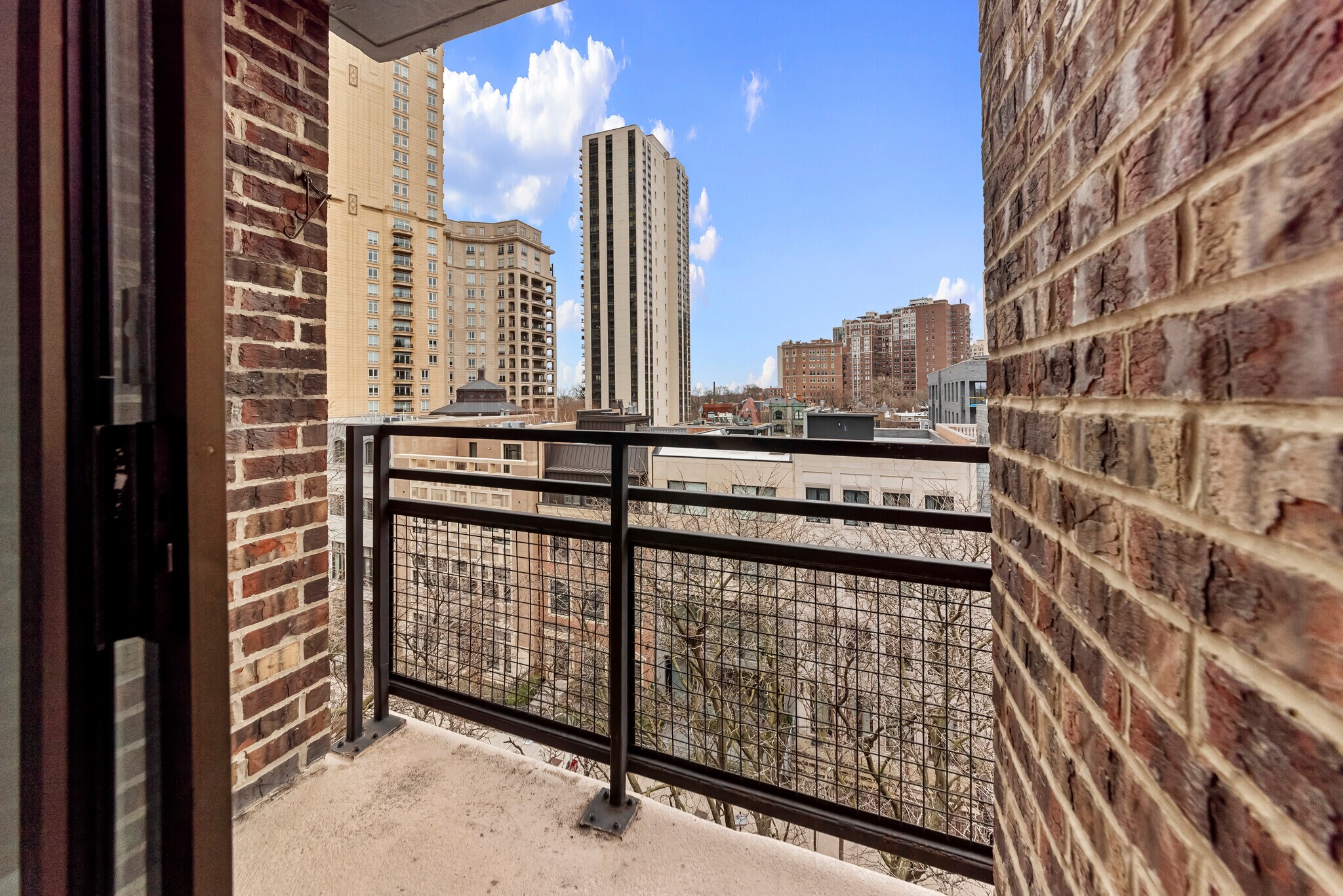 Building Photo - 2600 N Hampden Ct