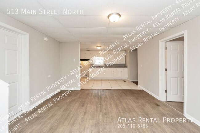 Building Photo - 513 Main St N